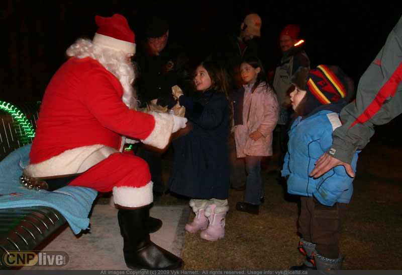 Santa in the Park - Flumerfelt 020